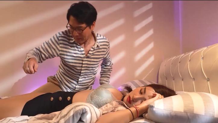 sex vl Ông bác số hưởng lì xì xong làm thịt luôn cô cháu gái múp rụp